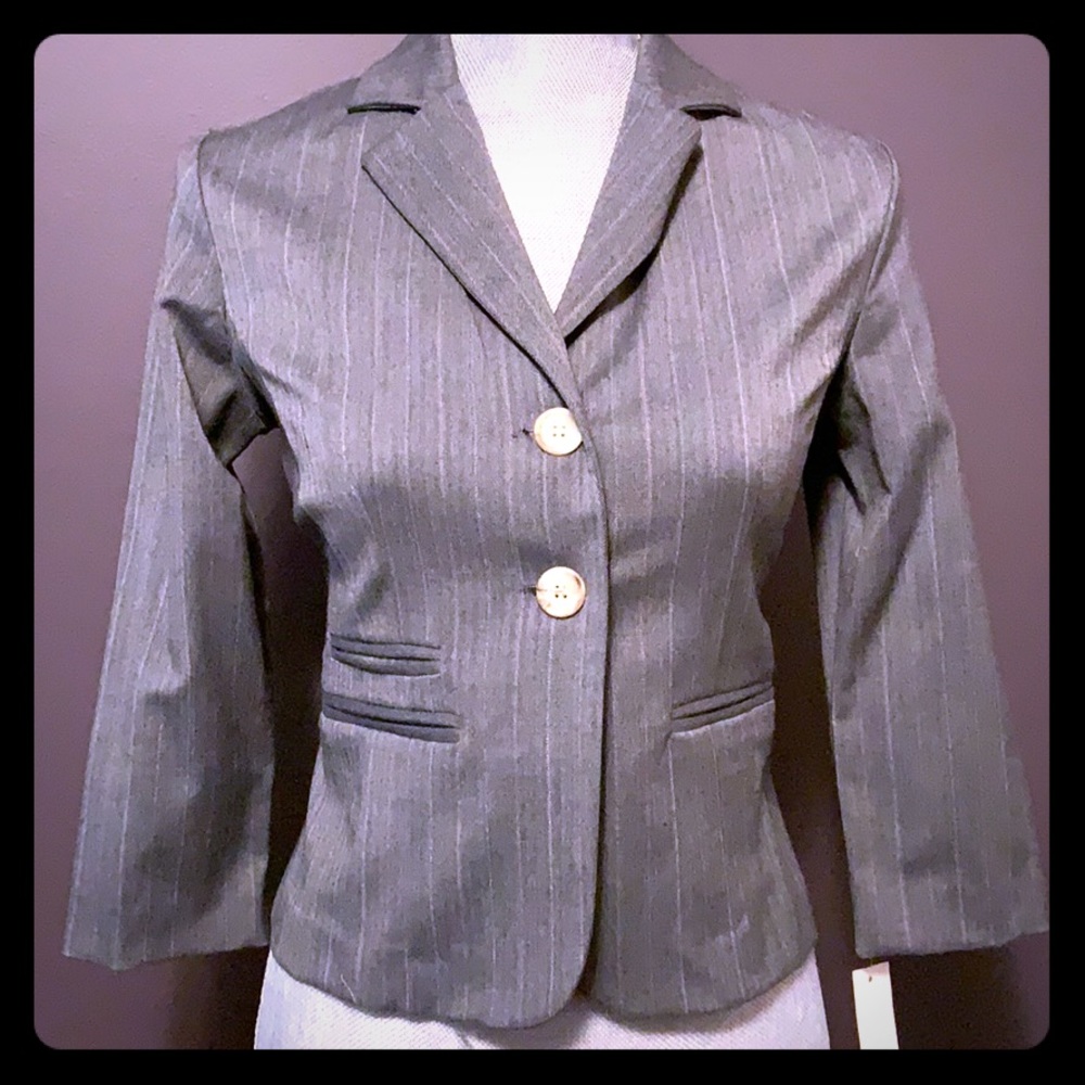 Never worn with tag Grey 3/4 sleeve blazer.